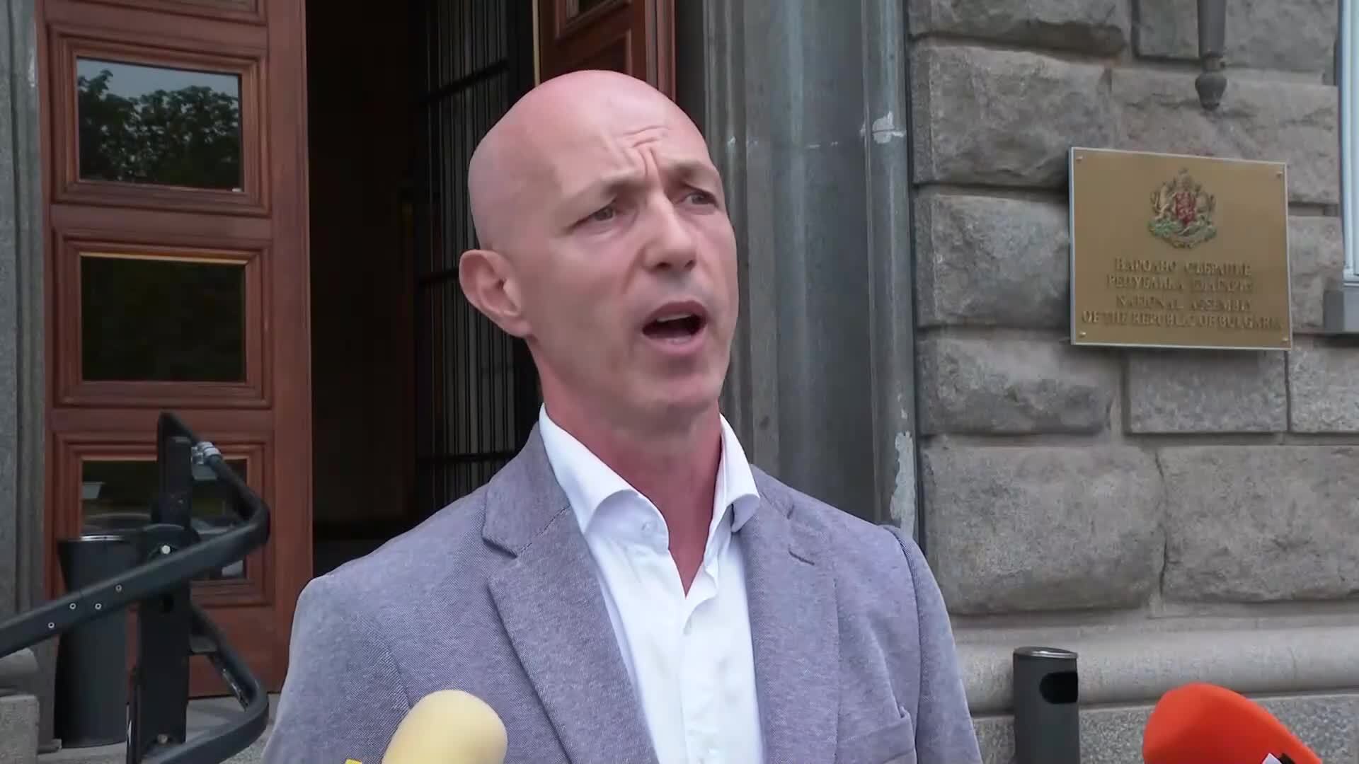 От "Възраждане" запитаха защо Олег Невзоров още не е задържан