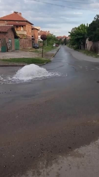 Фонтан на улица в Чирпан