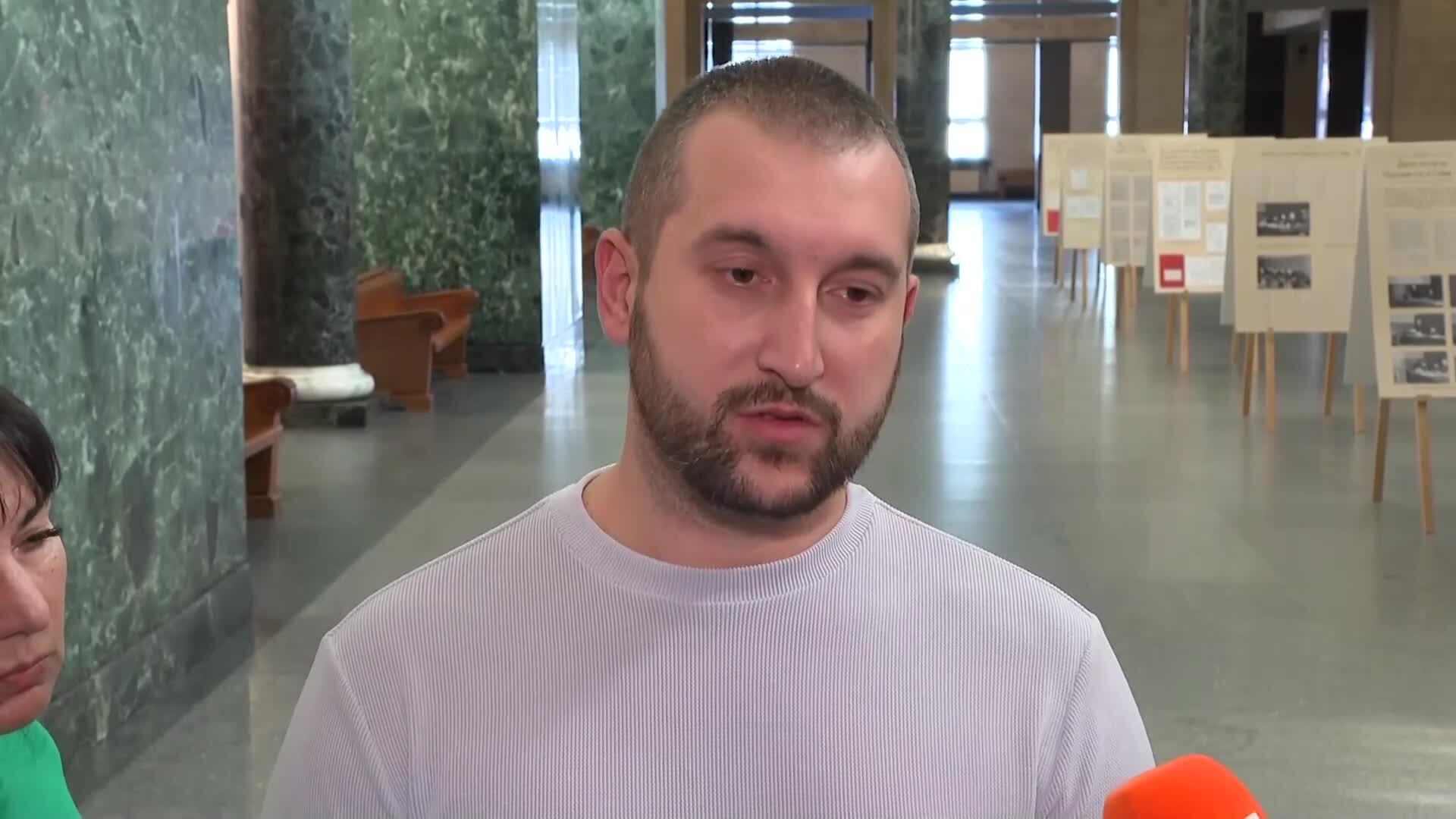 „Ще те убия. Това е обир”: Задържаните за грабежа на магазин в София са баща и син
