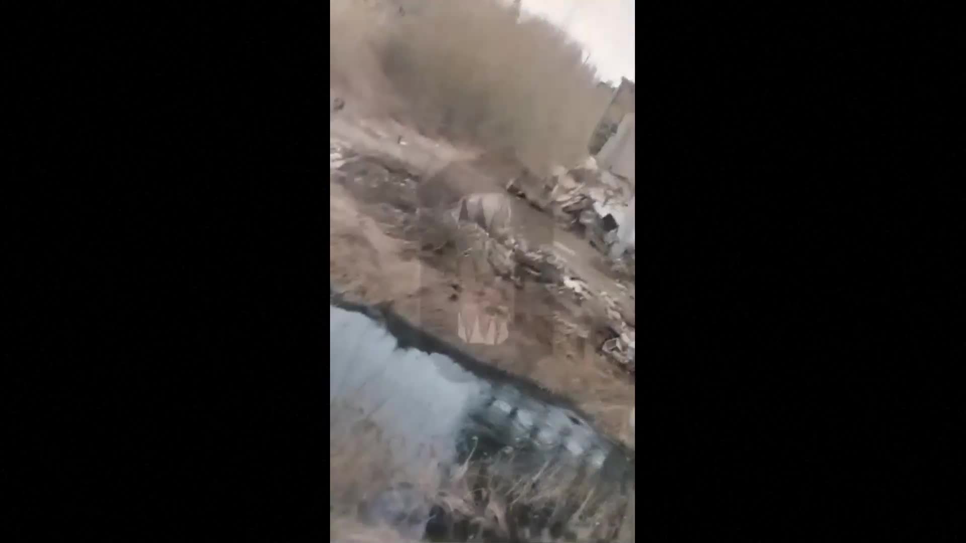Мост се срути върху жп релси в Русия, има жертва