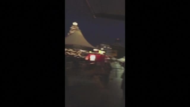 Полицията стреля по въоръжен мъж на летище в Амстердам
