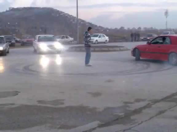 Bmw M3 дрифт около момче 