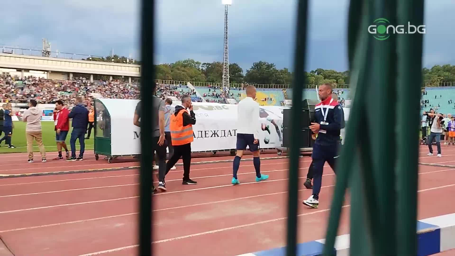 Видич подари топка с автограф