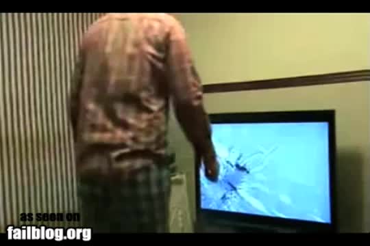 Глупак си чупи телевизора заради Nintendo Wii! - Смях 