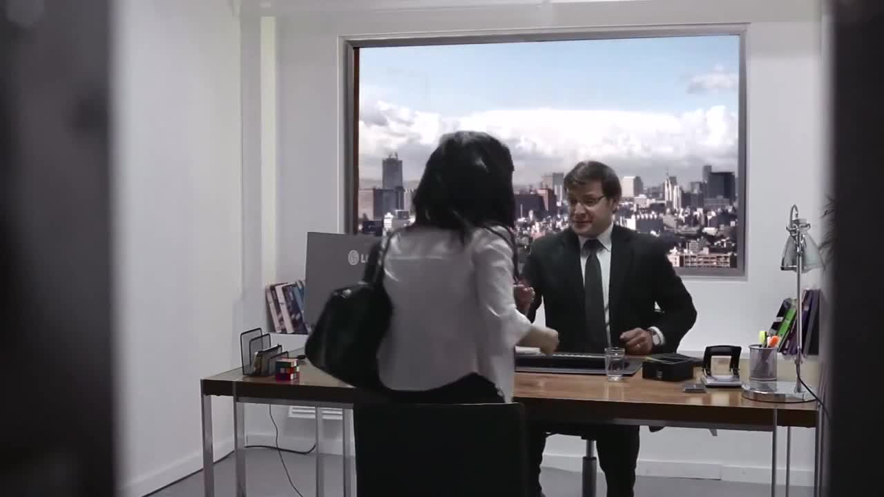 Скрита камера... Lg плаши хората до смърт !!!