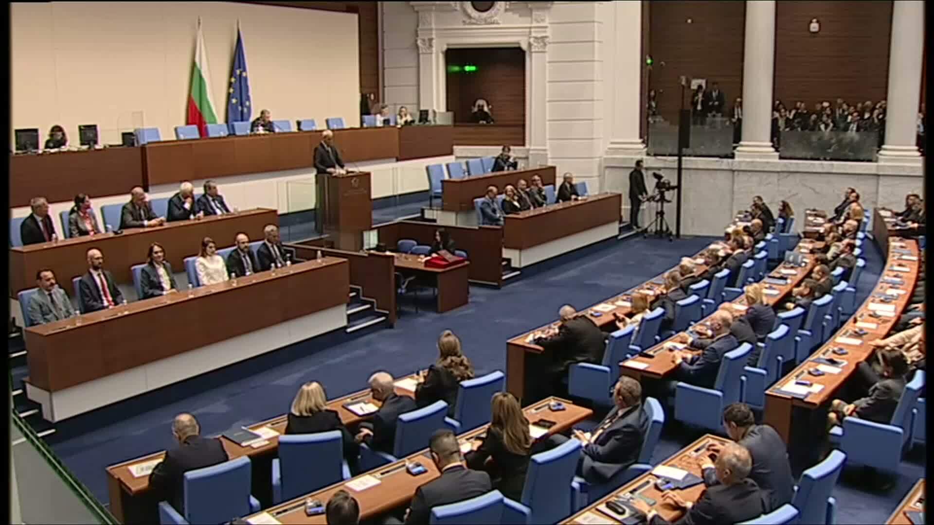 „Възраждане“ предупреди за демографски и икономически проблеми и обеща „да казва истината в храма на лъжата“