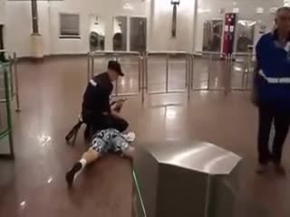 Пиян руснак срещу полицай