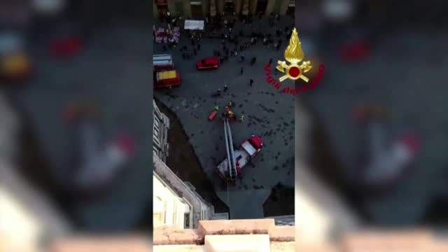 Свалиха бразилски турист с пожарна стълба от флорентинската катедрала