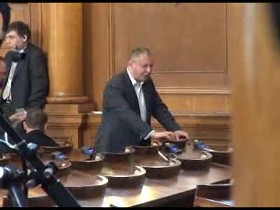 Коментар на Сидеров - след скандала в парламента
