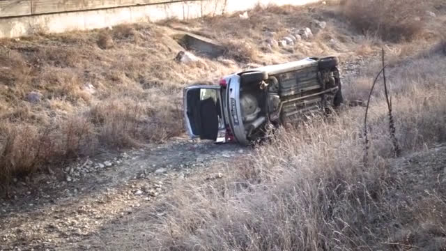 Кола излетя от пътя, има пострадала жена