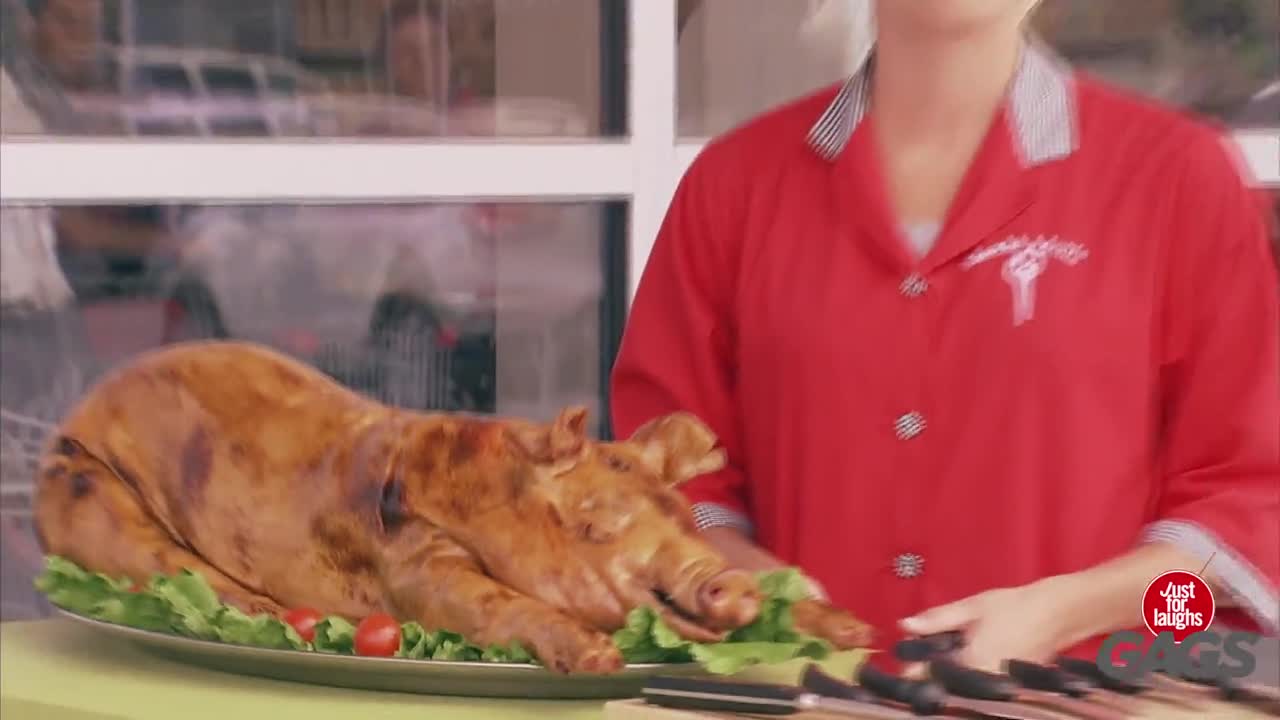 Скрита камера! Печено прасе оживява! ( Just For Laughs Gags )