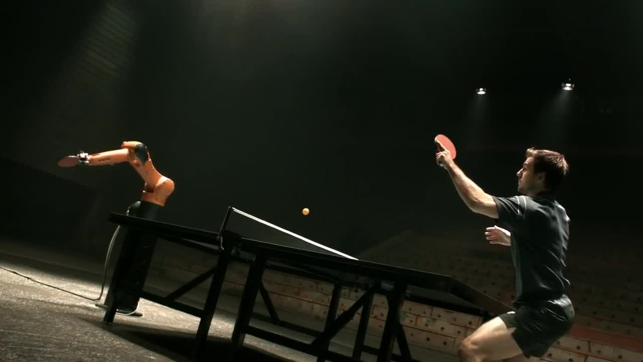 Дуел между легендата в тениса на маса Timo Boll срещу невероятно бързия Kuka робот!!!