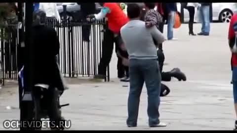 Ето как работи британската полиция при залавяне на оказващ съпротива човек