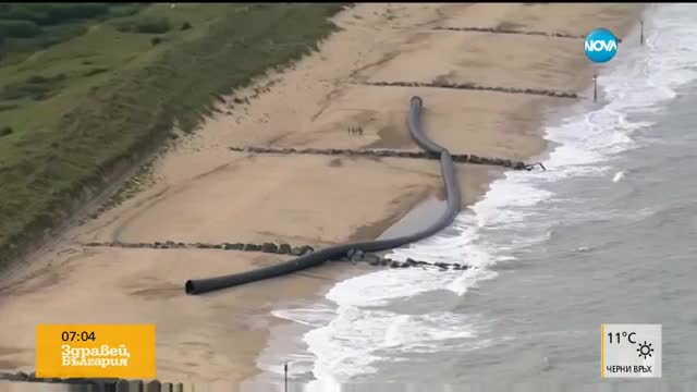 Морето изхвърли гигантски тръби в Англия
