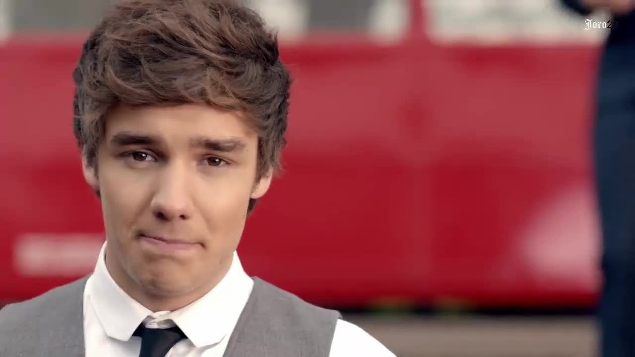 Страхотна! One Direction - One Thing ( Официално Видео   Превод