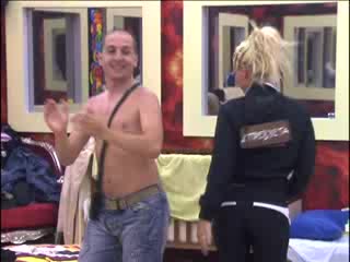Борислава и Давид още от сутринта въртят кючеци, много смях! Big Brother F 