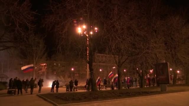 Фойерверки ехтят в Донецк след признаването на независимостта й
