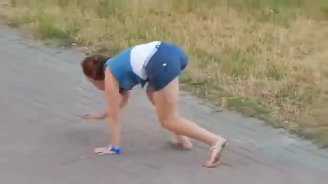 Пияна рускиня се опитва да се прибере у дома