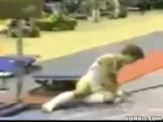 Просто ще паднете от смях след като излгедате това клипче!!! хаха