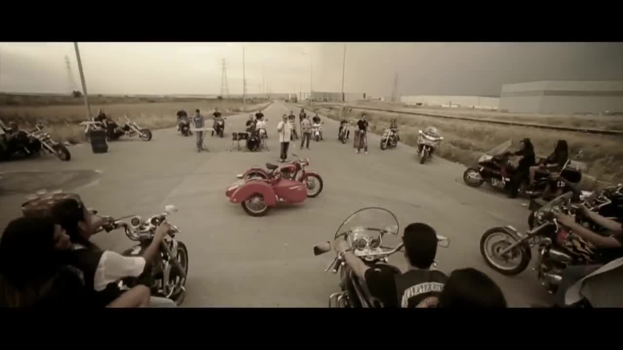 Vasilis Karras - Ti Na Mas Peis - Official Video Clip