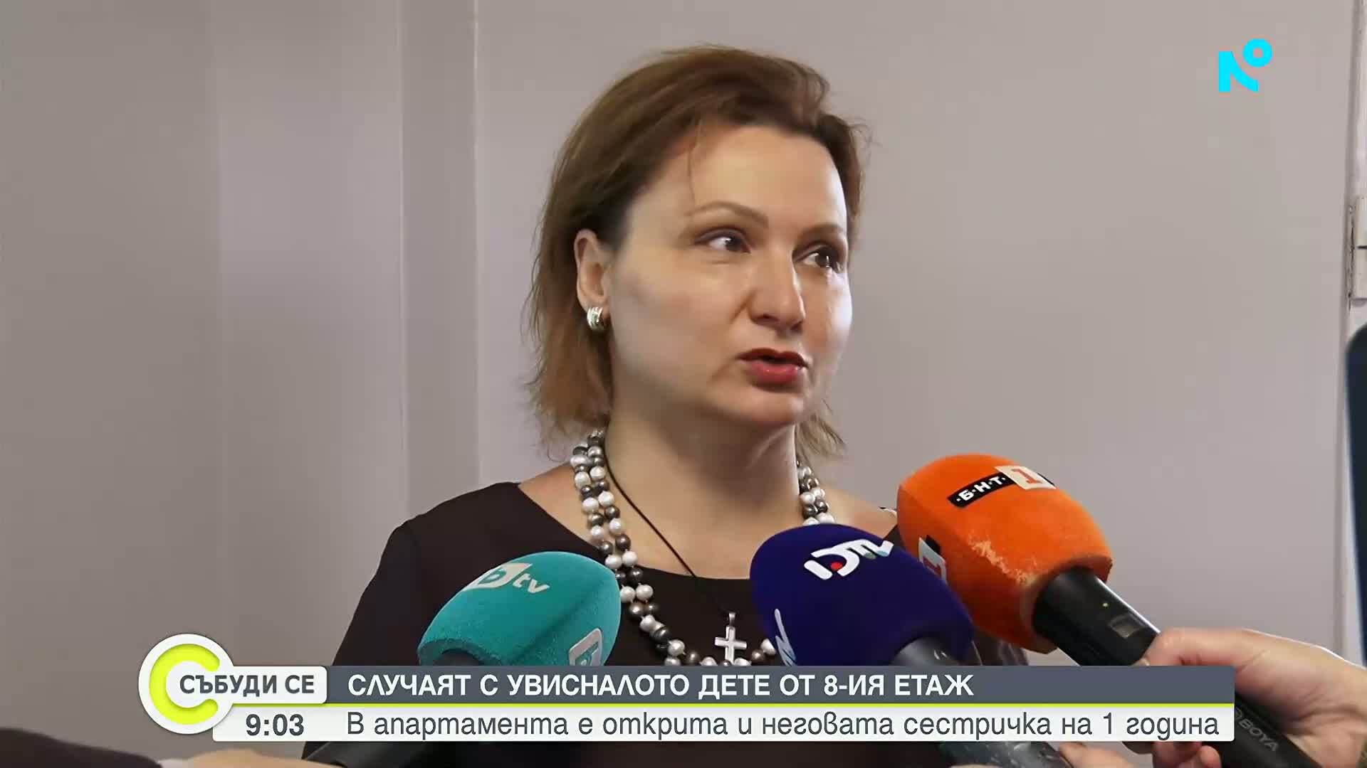 След случая с увисналото от балкон дете: Социалните служби описват условията в жилището като „потресаващи“