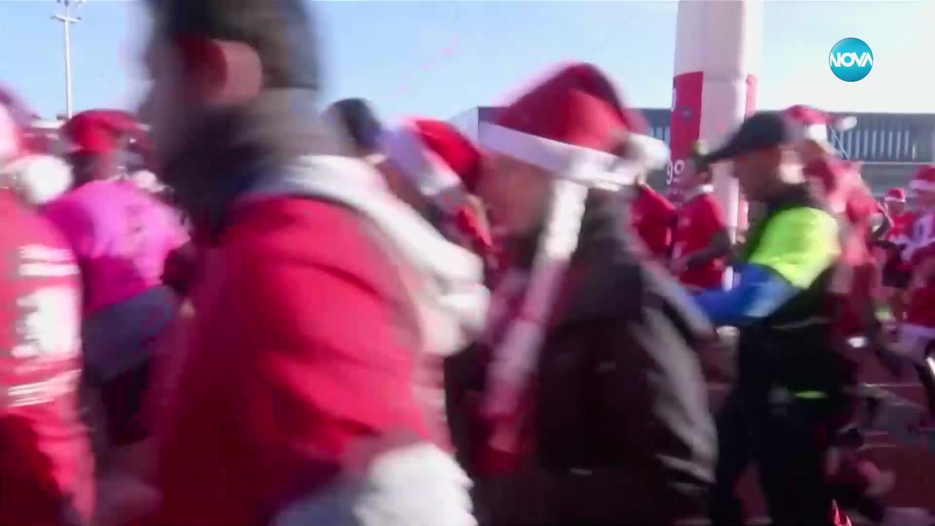 Дядоколедовци замениха шейните си с гондолите по каналите на Венеция
