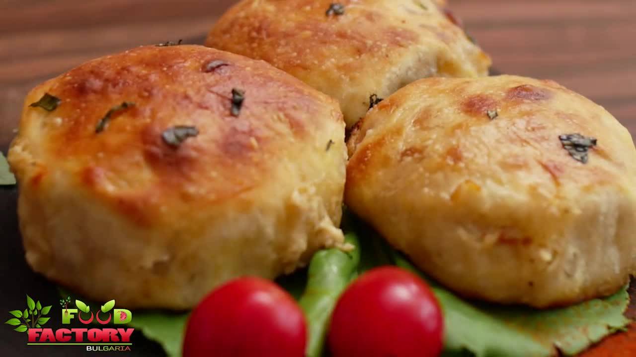 ПЪЛНЕНИ ПИТКИ С МЕСО, КРЕМА СИРЕНЕ И КАШКАВАЛ