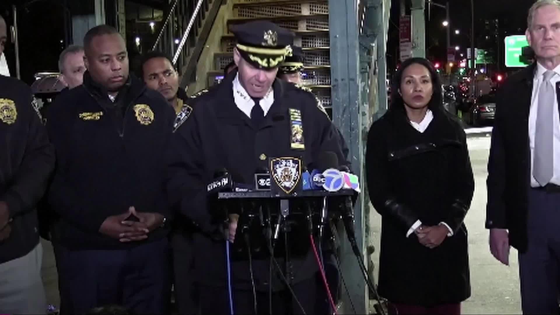 Един убит и петима ранени при стрелба в метрото в Ню Йорк (ВИДЕО)