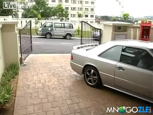 Крадци c мотор ограбват жена посред бял ден