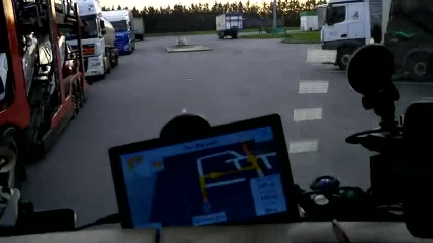 Събота около обяд...