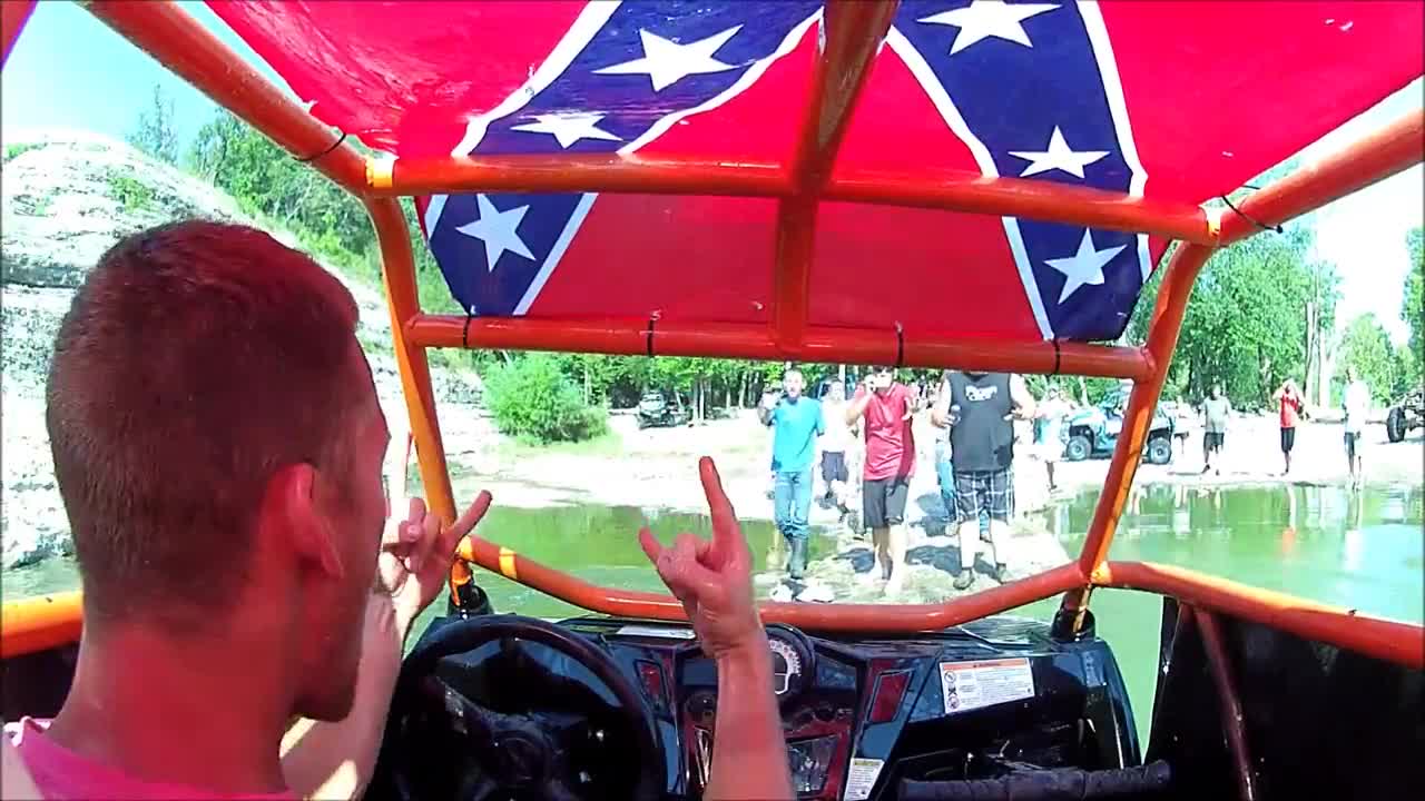 Луд шофьор с R Z R реши да изкачи скалата не успя , но поне оцеля!