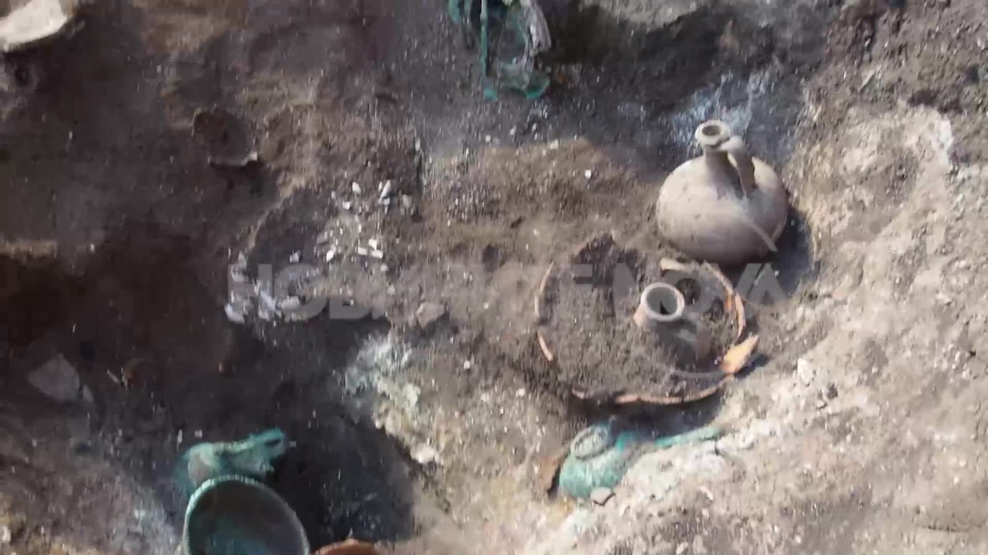 Откриха няколко бронзови съда при разкопки в Новозагорско