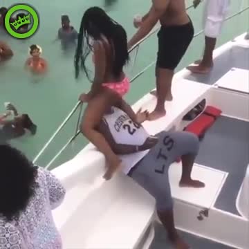 Тя танцува мръсни танци, но нещо се обърка ..