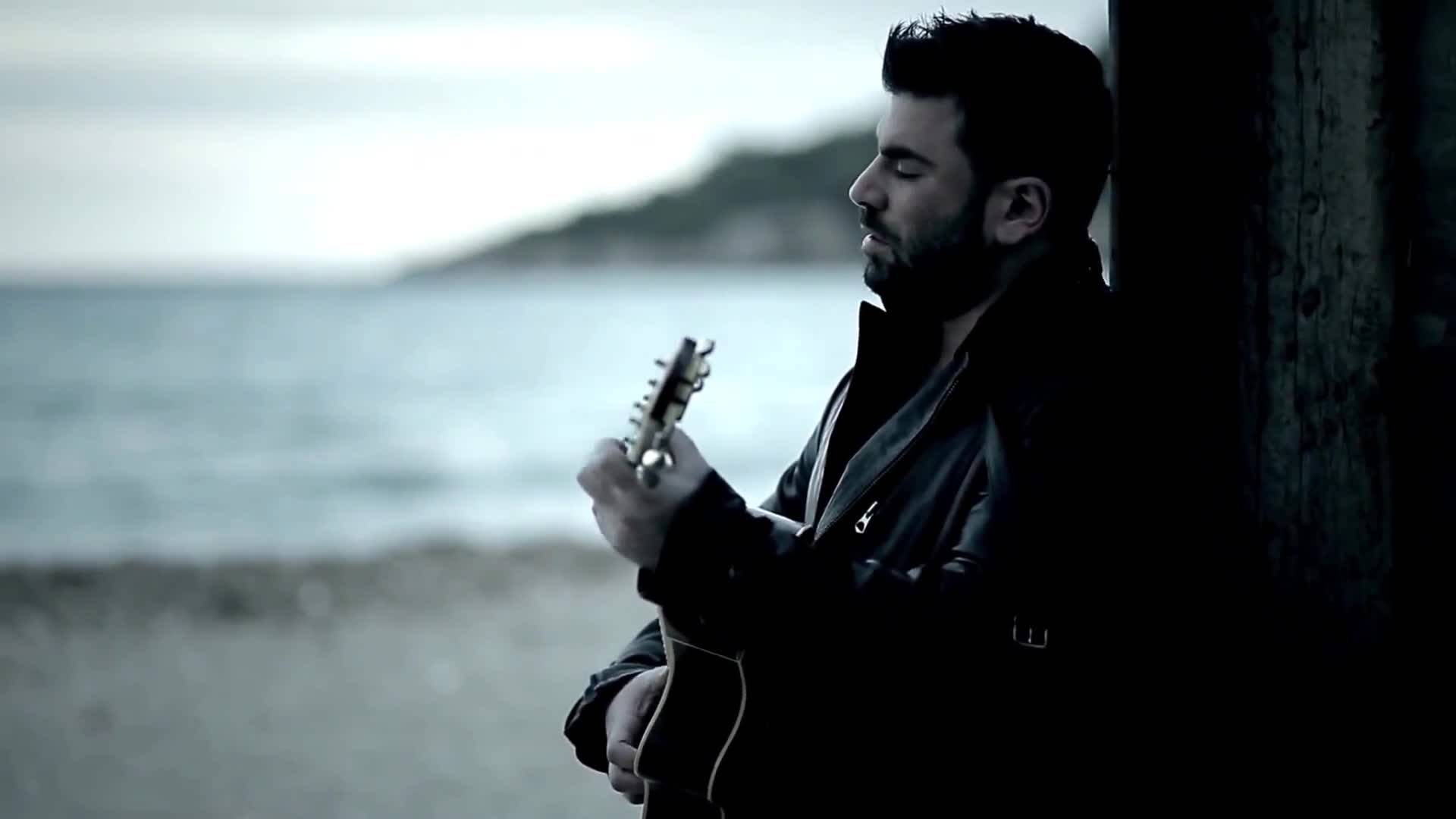 Pantelis Pantelidis - Lioma Se Gkremo (превод)