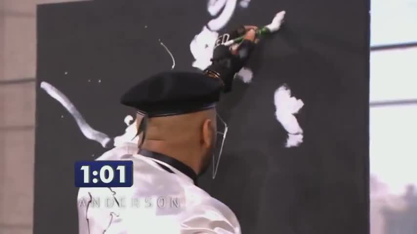 Бърз художник изправи журито и публиката на крака!