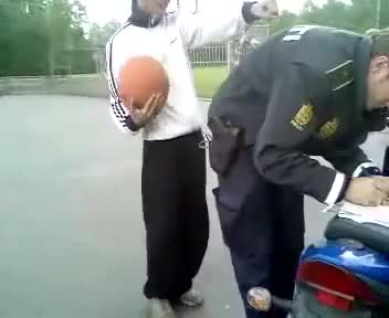 Голяма гавра с полицай