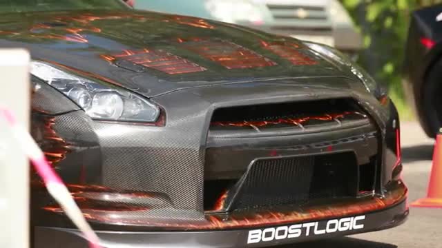 Сблъсък между два свръх автомобила