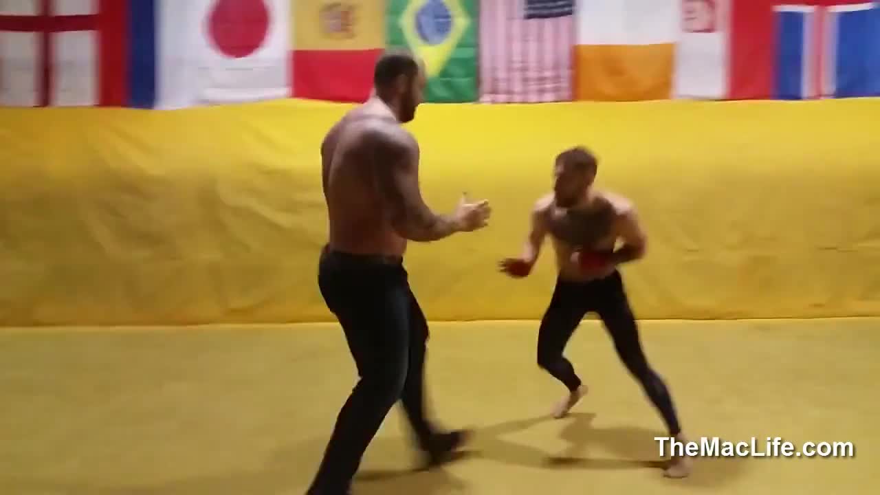 Най - силният човек на света Gregor Clegane срещу Мма боецът Connor Mcgregor