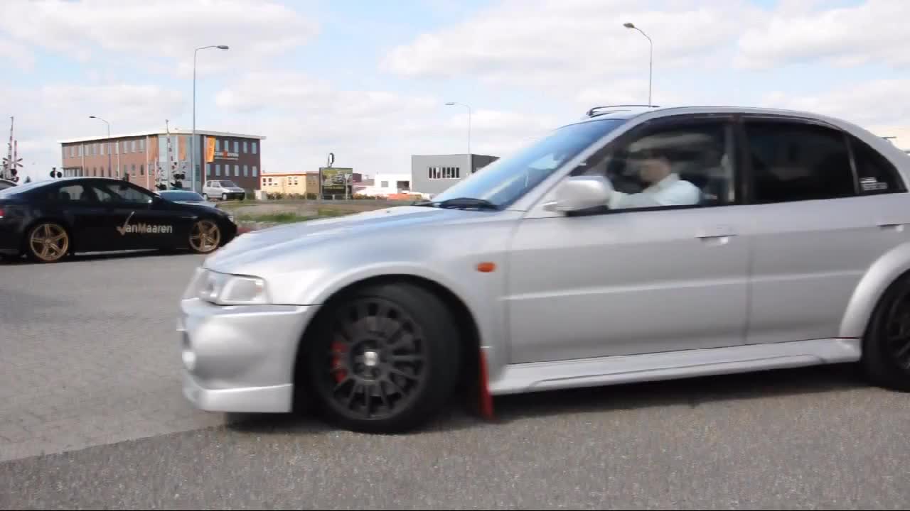 3 годишно момиченце кара Mitsubishi Evo 6 300 коня ! Пародия