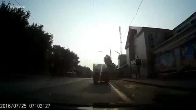 Как да се разкараш от момиче на първа среща, ако нещата не вървят добре!