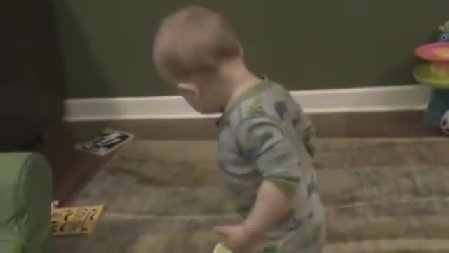 16-месечно бебе може да „чете”