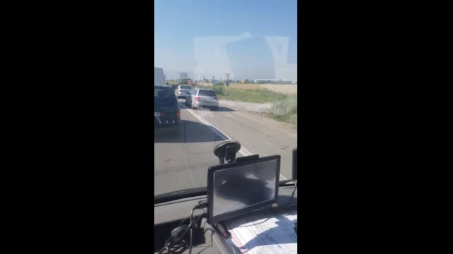 Движение в аварйната лента