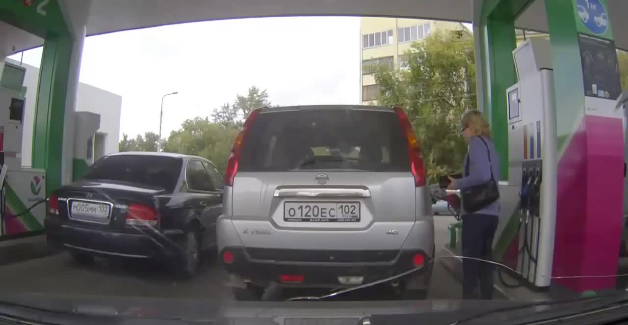 Когато не знаеш с какво гориво да заредиш автомобила