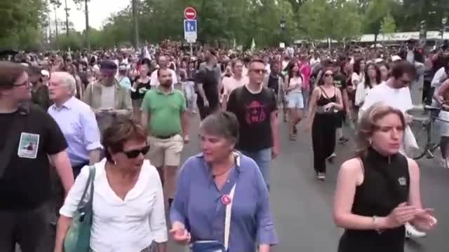 Нови протестни шествия във Франция