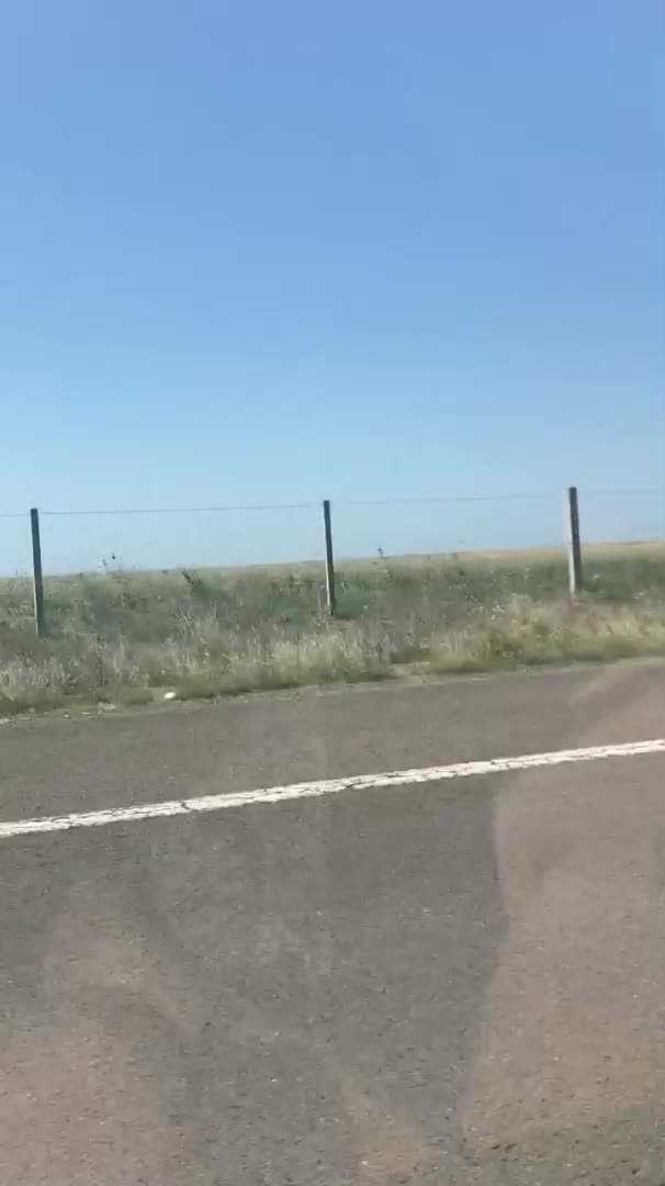 Шофиране в аварийната лента по пътя за морето