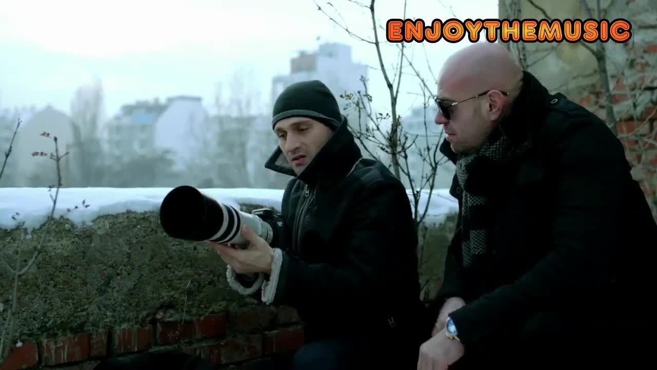 Дръпни зуума бе, бастун! - Под Прикритие, Сезон 3, Епизод 10