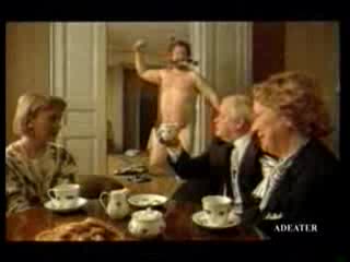 Гол Мъж Тамън Да Обладае Жена Си И....