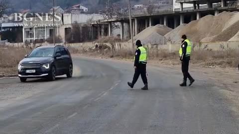 Мащабна полицейска операция в ромския квартал в Мъглиж