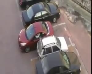 Ето какво може да ви се случи, когато се опитате да прецакате някоя жена! Тая хубаво го подреди!