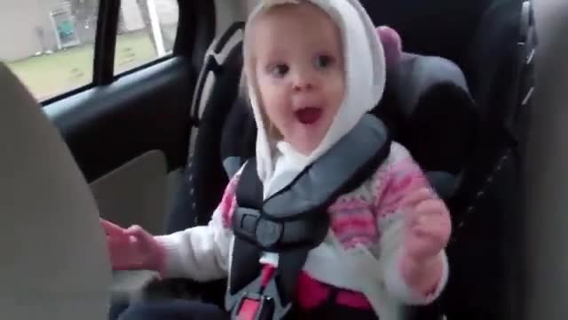 Малко момиченце се кефи на любимата си песен на Kid Cudi